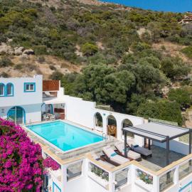 ILIOS COVE by A&D Properties, hotel in Porto Rafti
