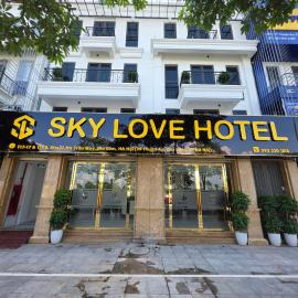 Sky Love Hotel - Trâu Qùy, hotelli kohteessa Thạch Cầu