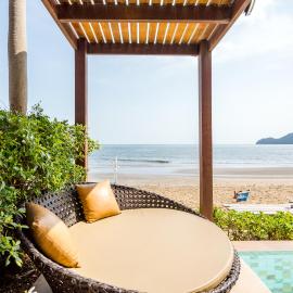 Cozy Beachfront Samroiyod, hotell i Baanphakrimlay 
