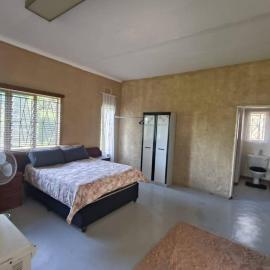 Eindskof Game Farm Flat, hotel en Modimolle
