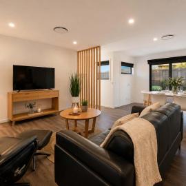 Villa1 New Modern Walk to shops 10min Airport CBD、Warraneのホテル
