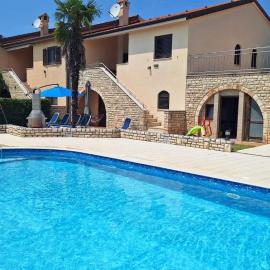 Holiday home Mateo, hotel in Kaštelir