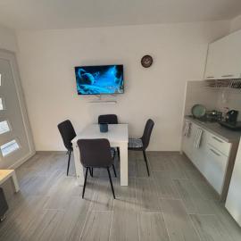 L & A Apartment, отель в Доброте
