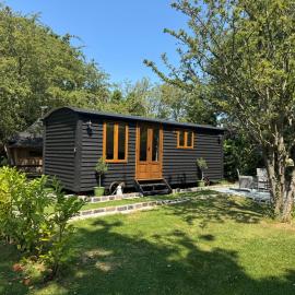 The Coach House or The Shepherd Hut, hotel in Blackpool