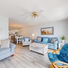 Santa Rosa retreat steps from private beach with pool & balcony