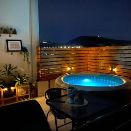 Viesnīca Marvinas seaside apartments, GAIA apartment & HYDOR jacuzzi apartment pilsētā Kremaste