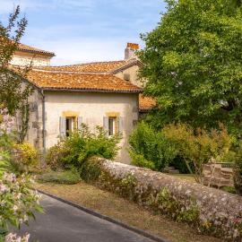 Maison Acacia - Charmant gîte avec vue panoramique au sommet d'une colline