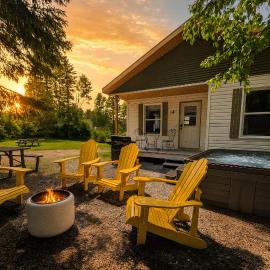 Charlevoix spa bbq fire & nature, hotel in Saint-Tite-des-Caps