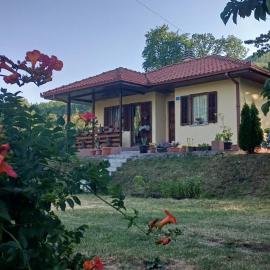 Nature escape cottage, hotel in Cetinje