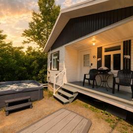 Chic Shack with spa - near Massif Charlevoix & MSA, Hotel in Saint-Tite-des-Caps