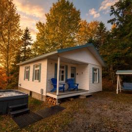 Le refuge entre 2 Monts - Spa BBQ & Peace, Hotel in Saint-Tite-des-Caps