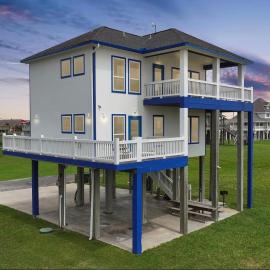 STUNNING OCEAN VIEWS ON the WATER NO NEIGHBORS PETS OK, Hotel in Crystal Beach
