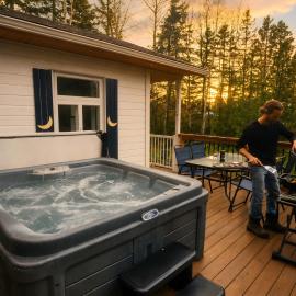 Stylish-Vintage Refuge near Massif & MSA with Spa, Hotel in Saint-Tite-des-Caps