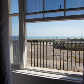 Ground floor sea view flat Hastings, hotel in Hastings