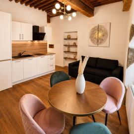 Cosy appartment in old town, 2 mins walking distance to lake