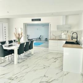 L EVEA GITE DE CHARME Piscine intérieure et spa