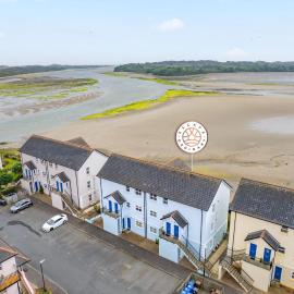The Lookout, Dundrum Bay, Balcony with Bay Views, hotel in Dundrum
