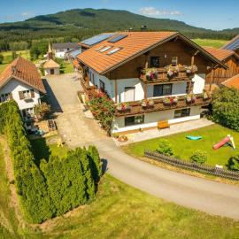 Hans-Girgl-Hof, hotel in Langdorf im Landkreis Regen
