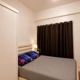 Fernly Turf at EDSA Ortigas CBD Private Condo - AMA Tower Residences WiFi, Pool & Gym: Manila şehrinde bir otel