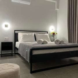 Margithina's apartments, hotell i Lakithra