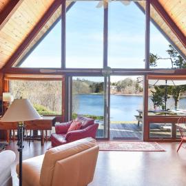 Dream Waterfront A-Frame in Orleans, отель в городе Орлеанс