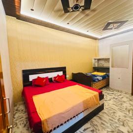 Lakshman Guest House Ayodhya, hotel in Jāmb
