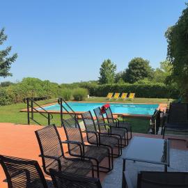 Luxury House with Pool, Garden, AC & Sauna near Vienna, hotel in Perchtoldsdorf