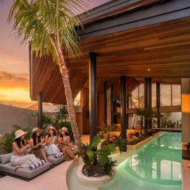 Award-Winning 3BR Villa 25m Pool Villa FEH, hotel in Kerobokan