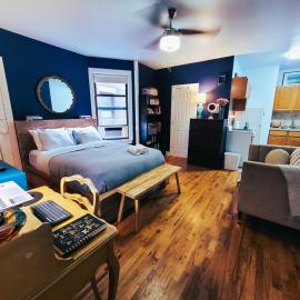 Studio Apt with Queen Bed, Private Bath, Laundry Access & Walk-Out Fire Escape, Wlk to Columbia Presby, 25 Mins to Times Square