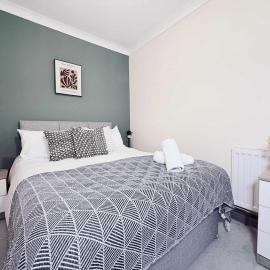 3BR Contractor Stay in Ammanford with Parking & Wi-Fi