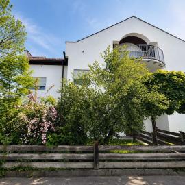 Palmen Apartment direkt in Bad Aibling، فندق في باد ايبلنغ