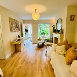 2 Bed Retreat by Lake, Hotel and Golf Course, hotel di Tulfarris