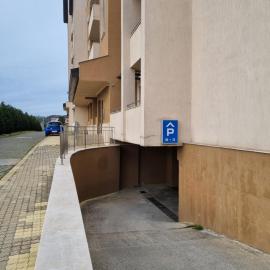 Aparthotel - Apartment with a large terrace and direct access to the sea، فندق في ابزور