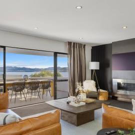 Harvey Heights Retreat - with lake views, spa, and space for parking boat