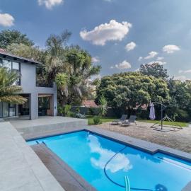 4BR Luxury Escape in Bryanston - Sandton