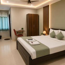 Hotel Rise Grand Kukatpally Near Hitex Exhibition Center & Nexus Mall, Yashoda Hospital, hotel in Hyderabad