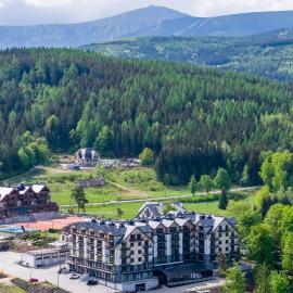 KAZALNICA Aparthotel & Resort, Sosnówka-Karpacz – hotel w mieście Sosnówka