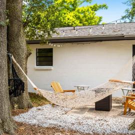 The PanAm fire pit bbq kid & dog friendly, hotel in Pensacola