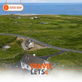 4 Bedroom Traditional Cottage with Sea View By Travel Lets Holiday Homes Gweedore, hotel in Gweedore
