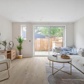 The Gated Townhouse Retreat – hotel w mieście Ealing