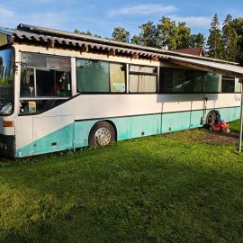 Glampingbus, hotel u gradu Kardla