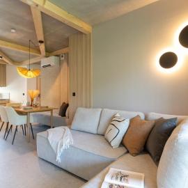 WILLOWA 7 Apartamenty - basen, jacuzzi, sauna, prywatny taras i widok na góry, hotel u gradu 'Szczyrk'