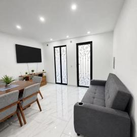 Casa Moderna y Patio Privado a 5 min de El Parián