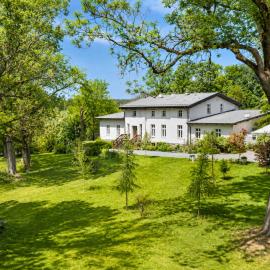 Folwark Wierzchy, hotell i Wierzchy