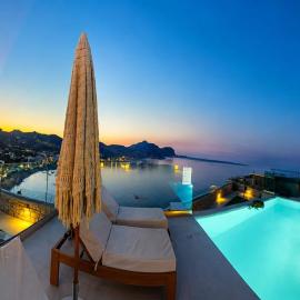 Blue Infinito Boutique Villa, Infinity Pool , Heated Jacuzzi & Panoramic Sea View, hótel í Archangelos