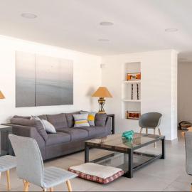 Alojamiento entero en moderna casa en condominio, hotel em Maipo
