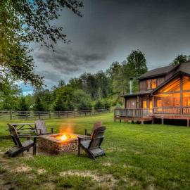Creekside Cabin- 15 Mins from Downtown Blue Ridge