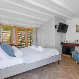 Garden Chalet in Heart of Whitstable - Pass the Keys, Hotel in Whitstable