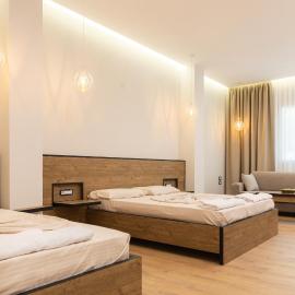 Ambra & Arber Hotel, מלון בBogovë