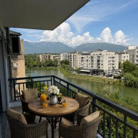 Prestige Lake View Apartment Tirana, hotel in Sauk